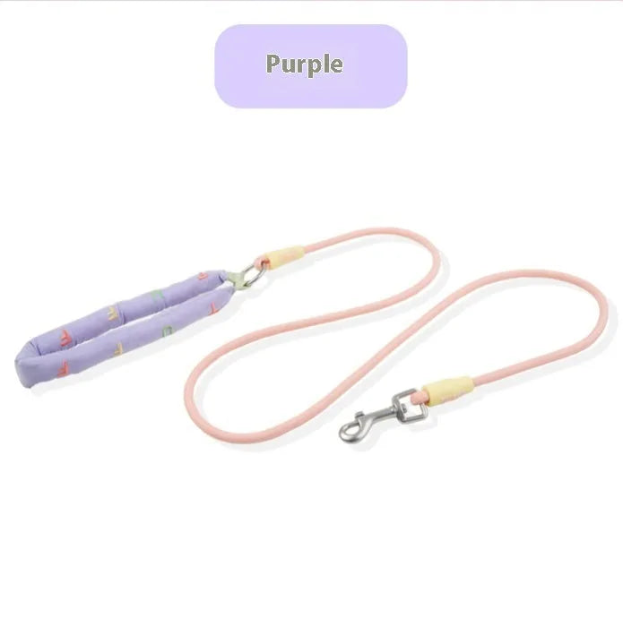 Polyester dog leash with hand holding loop measuring 150cm in length