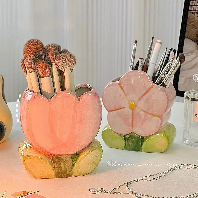 Ceramic floral pattern storage box for pens measuring 11.8x5.8x10cm