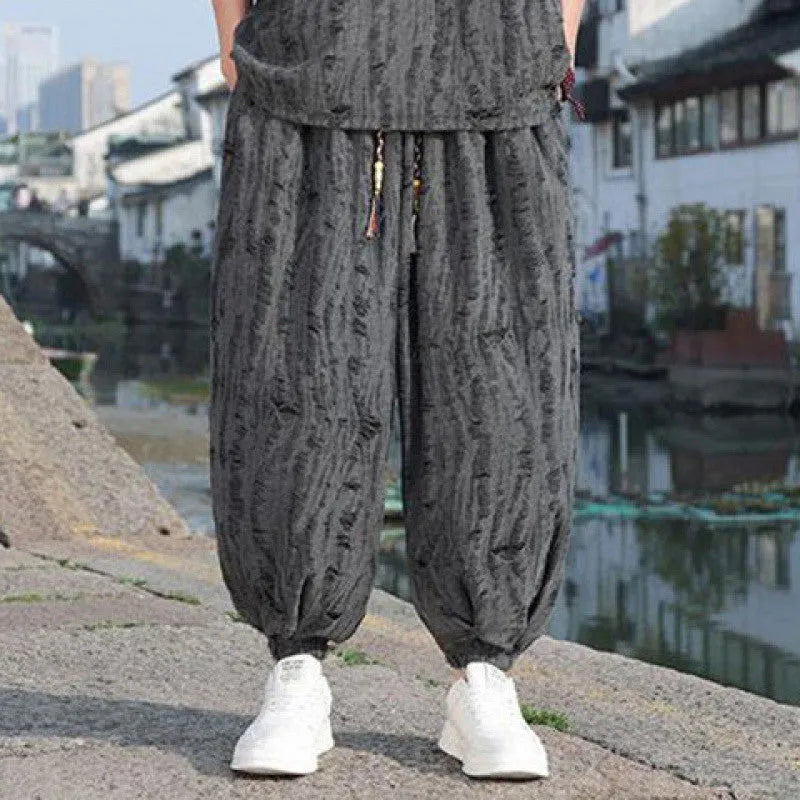 Men's thin knit summer suit with short sleeves and cropped trousers in black or grey
