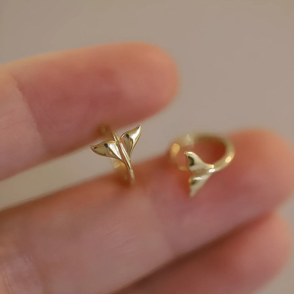 S925 sterling silver fishtail earrings with 8mm diameter in gold or white gold plate