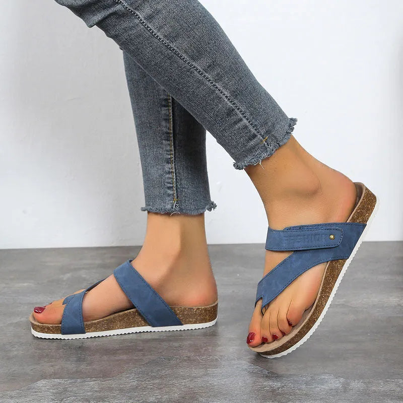 Flat toe ring thick-soled flip-flops in solid colour with artificial PU upper and foam sole