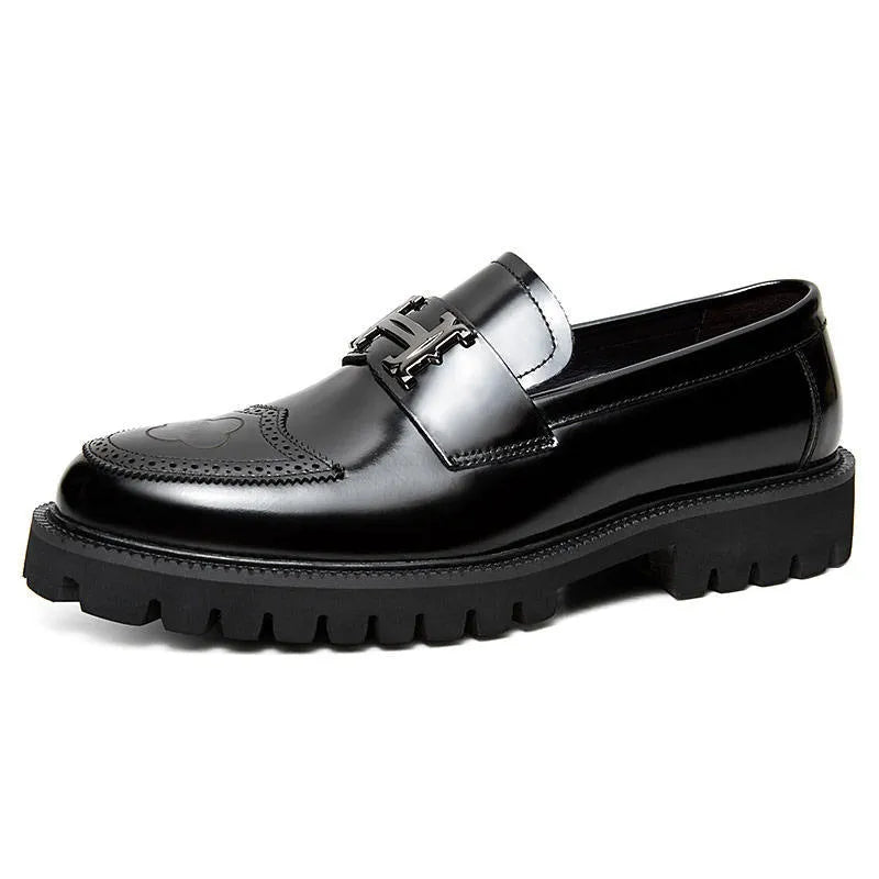 Men's low-top matte craft leather shoes with slit bead detail, black colour, rubber sole, side view