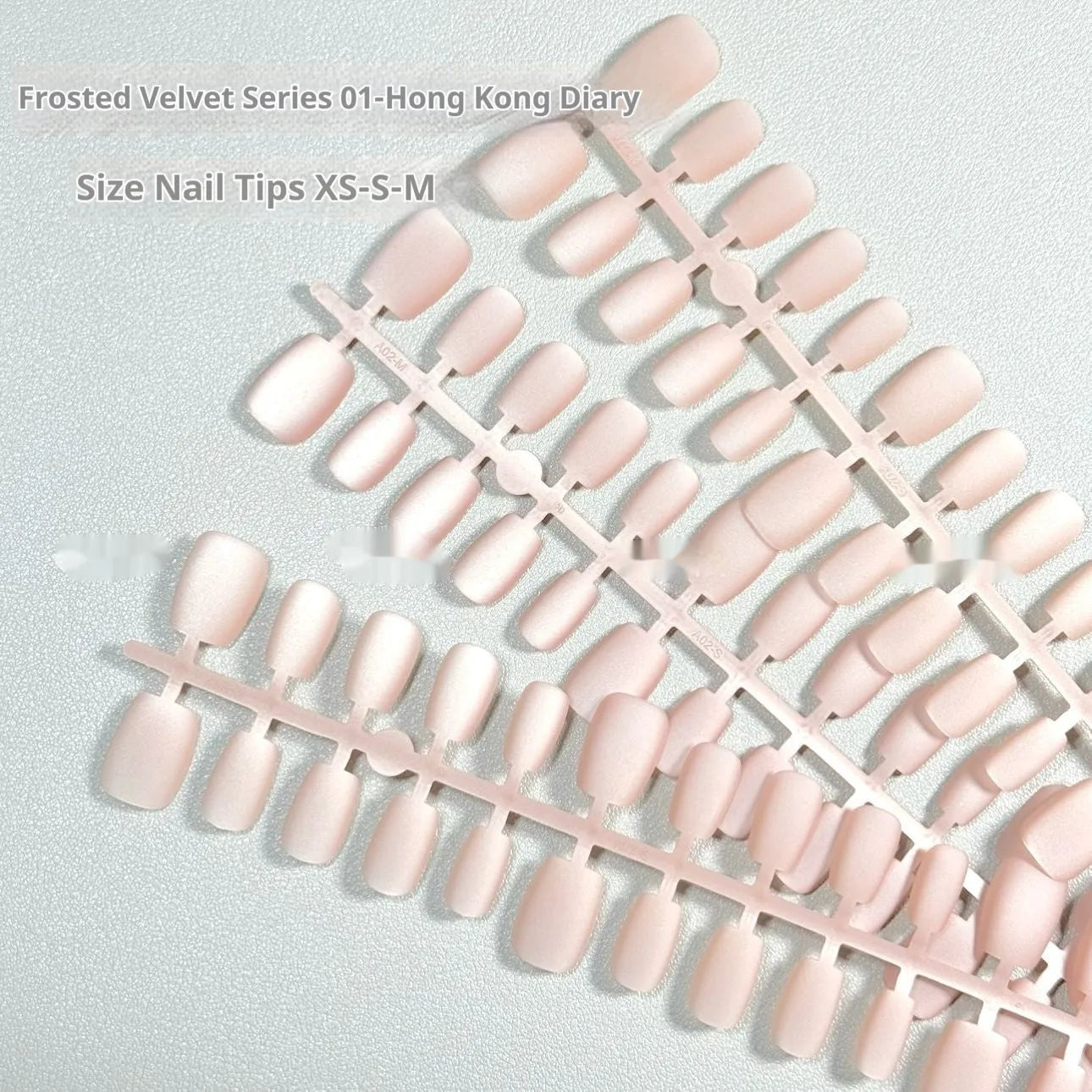 Frosted Velvet Cat's Eye artificial nail set showing short ladder XS, S, M sizes with aurora and electroplated finishes.