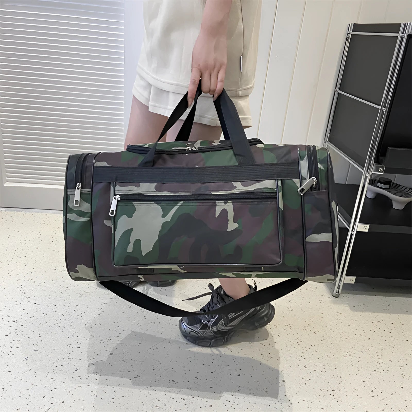 Camouflage waterproof luggage bag with striped polyester lining showing 20L capacity