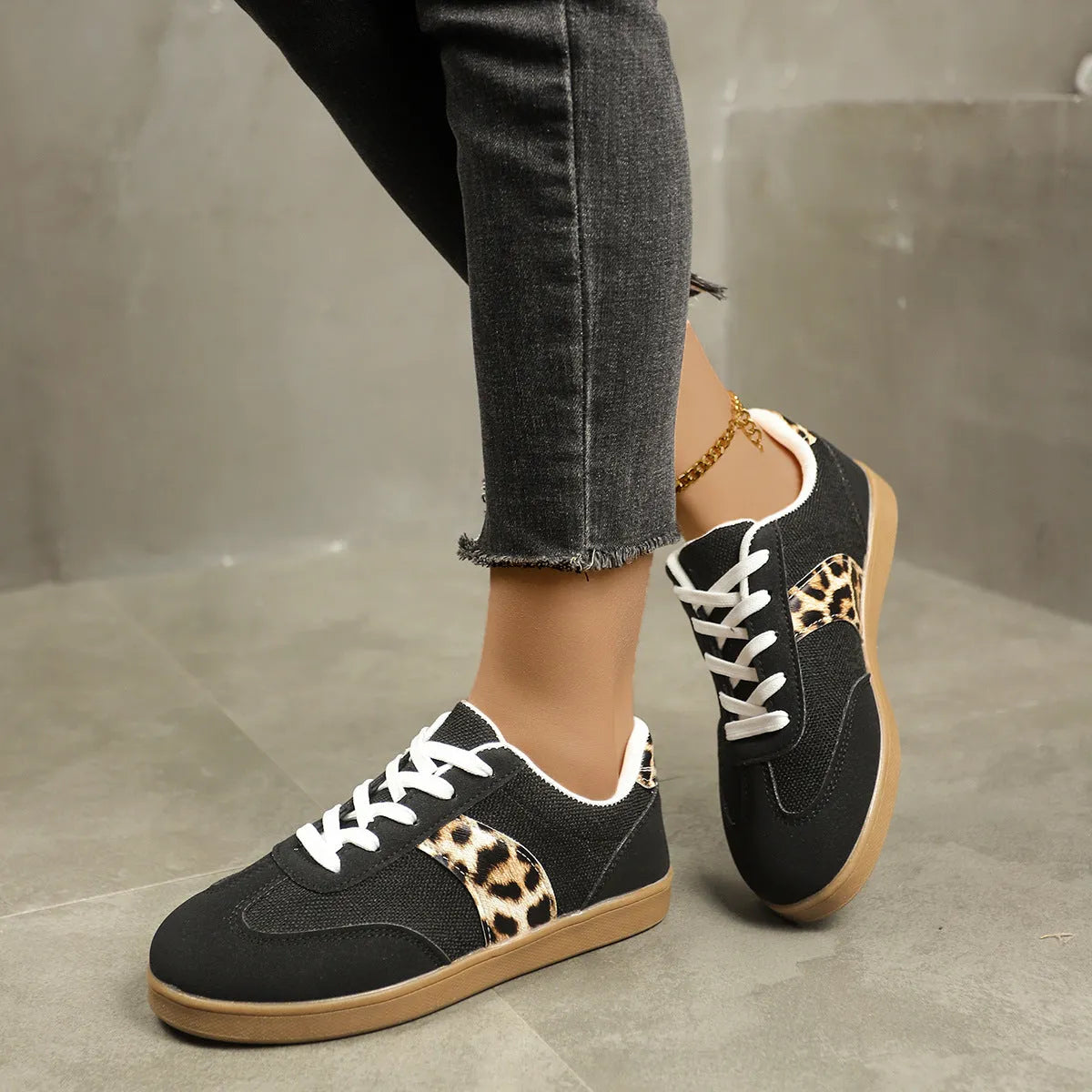 Women's round toe lace-up vintage leopard print canvas training shoes low top casual sneakers