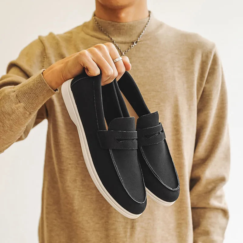 Men's suede leather casual shoes in British style with round toe and vulcanised rubber sole