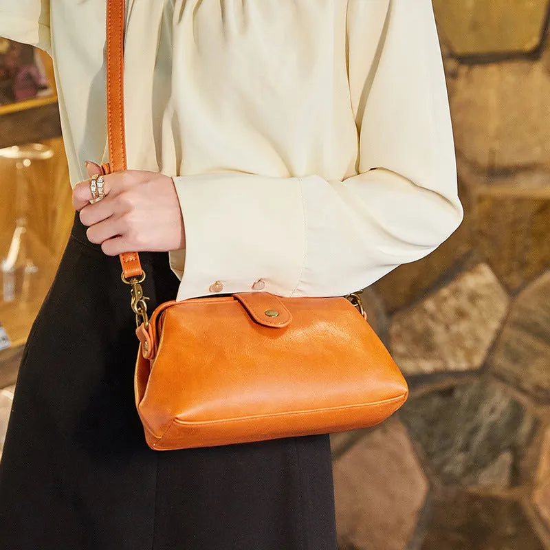 Trend Retro women's messenger bag in brown PU clamshell design with horizontal square shape