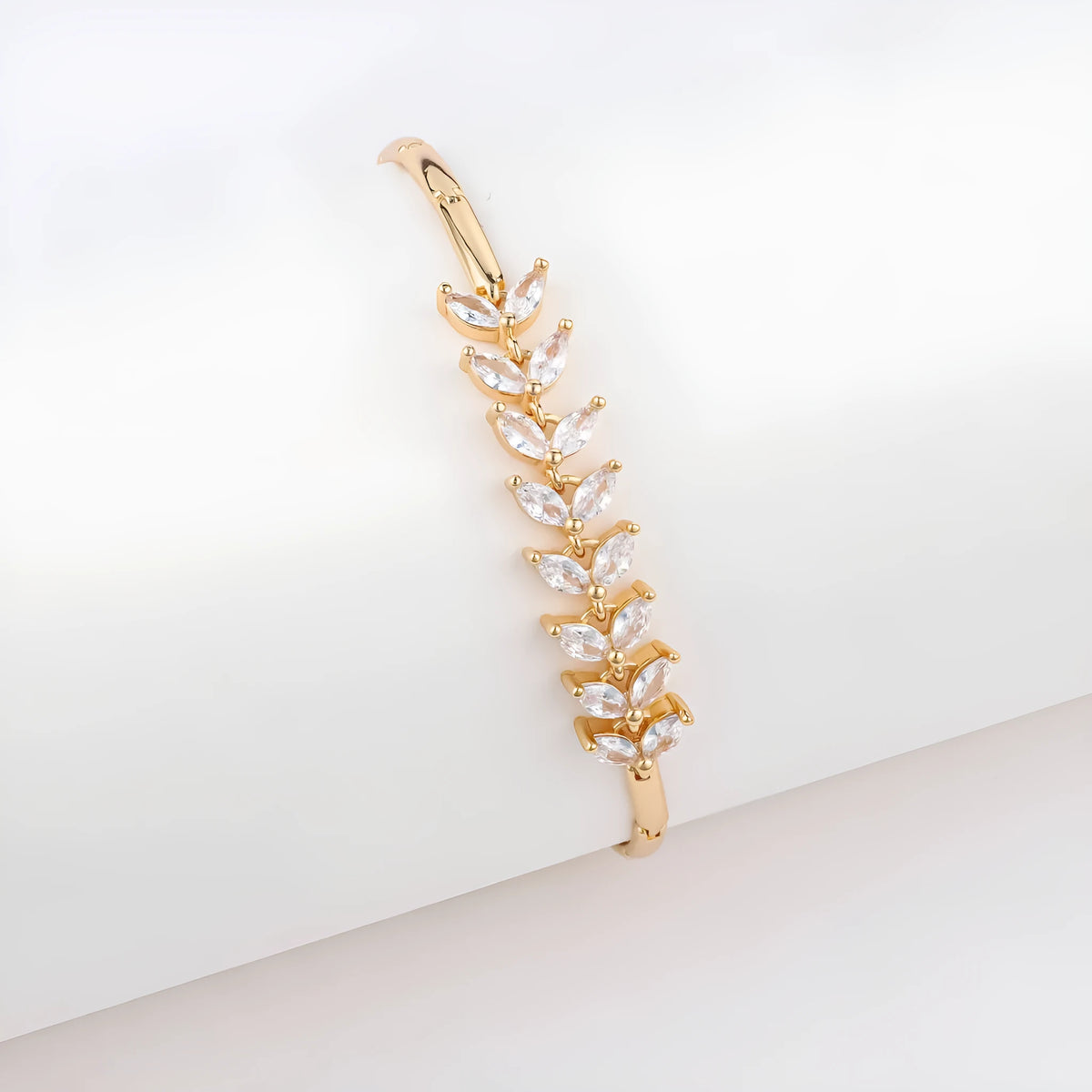 18K gold-plated brass women's bracelet with butterfly clover motif and zircon stones