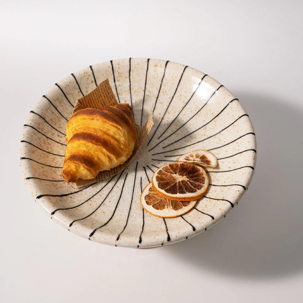 Black and white striped synthetic resin fruit plate with 20cm diameter