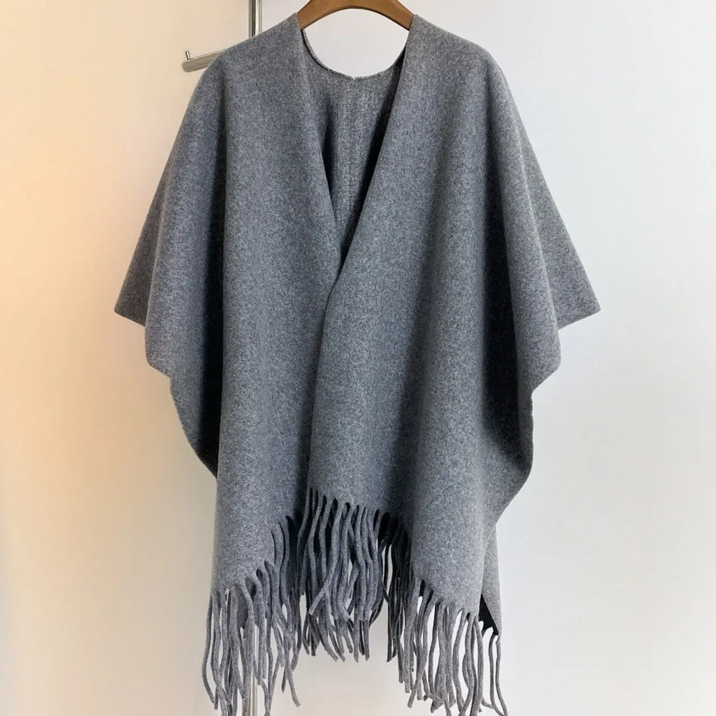 Women's longline jacquard imitation cashmere cloak in solid colour, 170x110cm, on a plain background