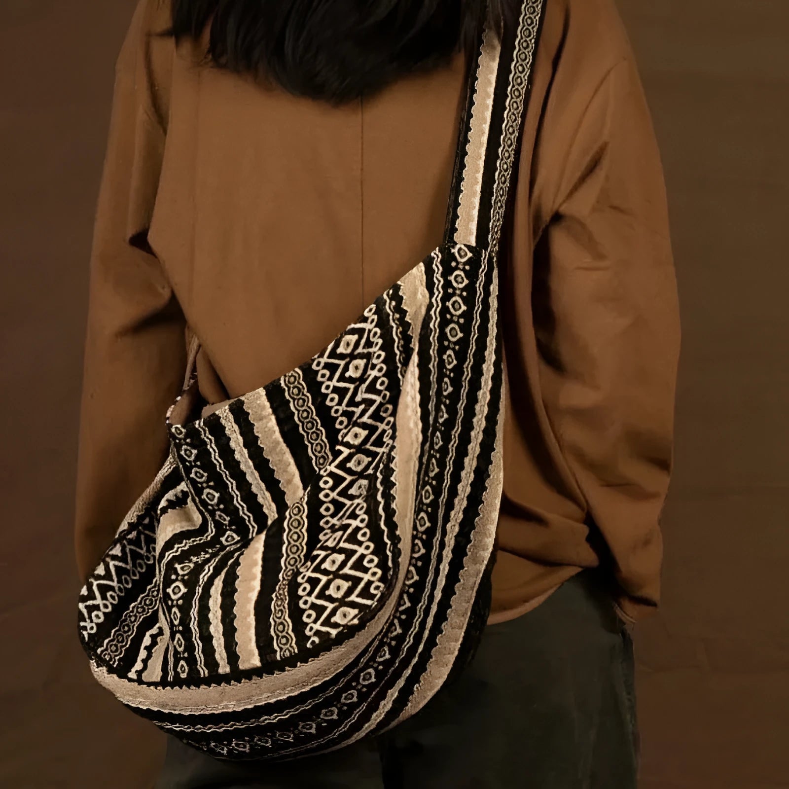 Corduroy retro striped messenger bag with adjustable plaid strap, measuring 37cm by 28.5cm.