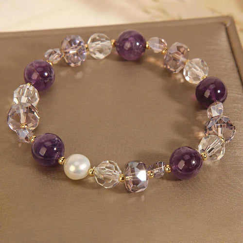 Artificial amethyst bracelet with four-leaf clover pendant and pearl details on electroplated chain