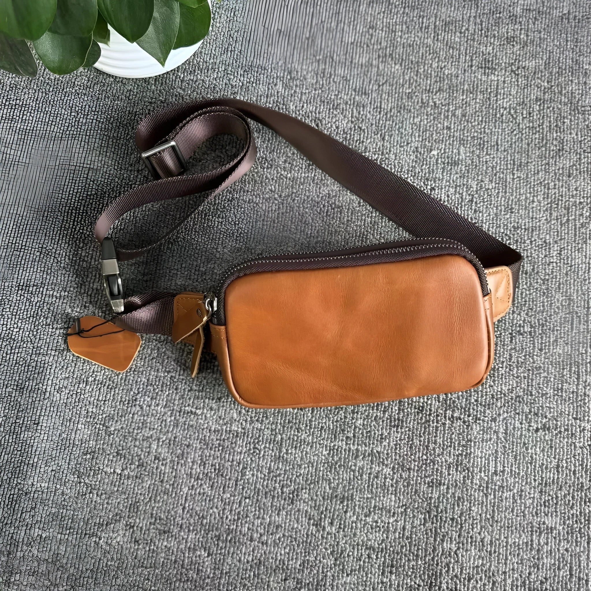 Men's small leather crossbody bag in cowhide with urban style