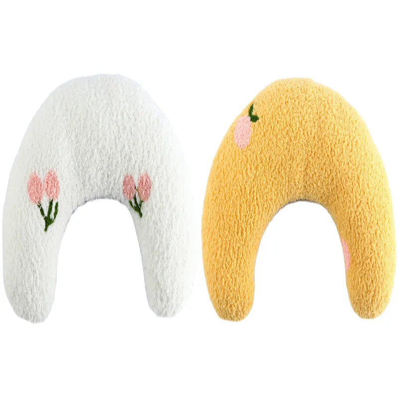 Little pillow for cats, U-shaped neck protector with soft faux fur in macaron colours, size 27x17x6 cm