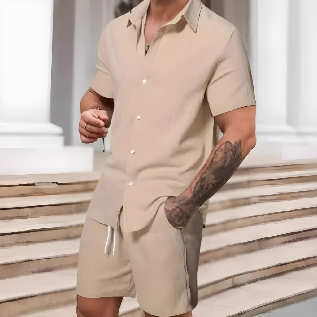 Men's striped casual suit set comprising a short-sleeve shirt and matching shorts in colour YT50313P1.