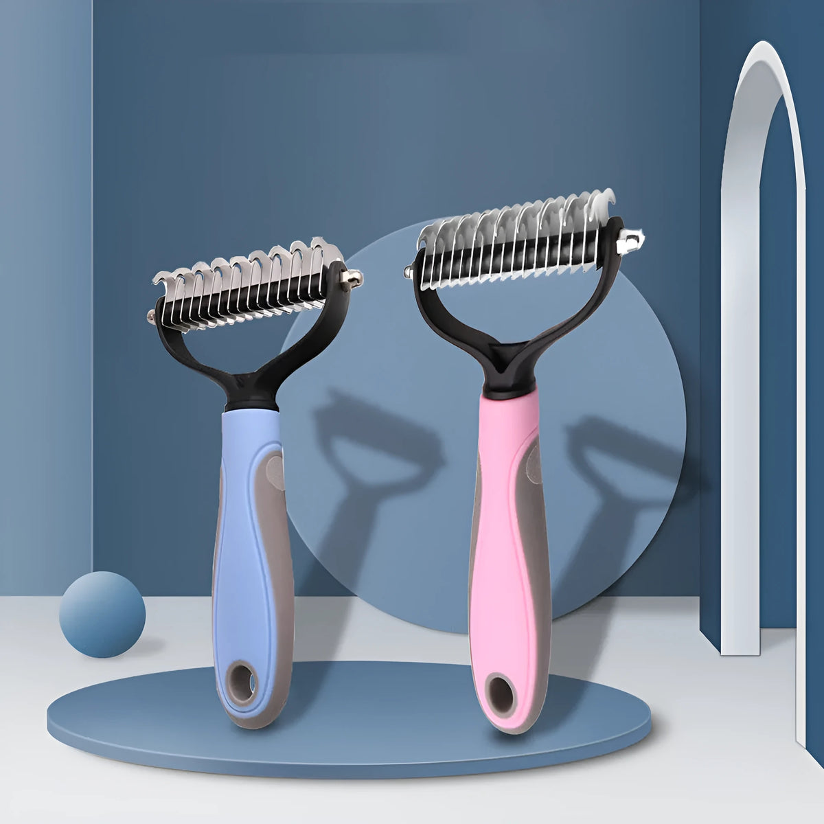 Effective Removing Knots Pet Knot Comb in blue with 17 stainless steel teeth, plastic handle, on white background