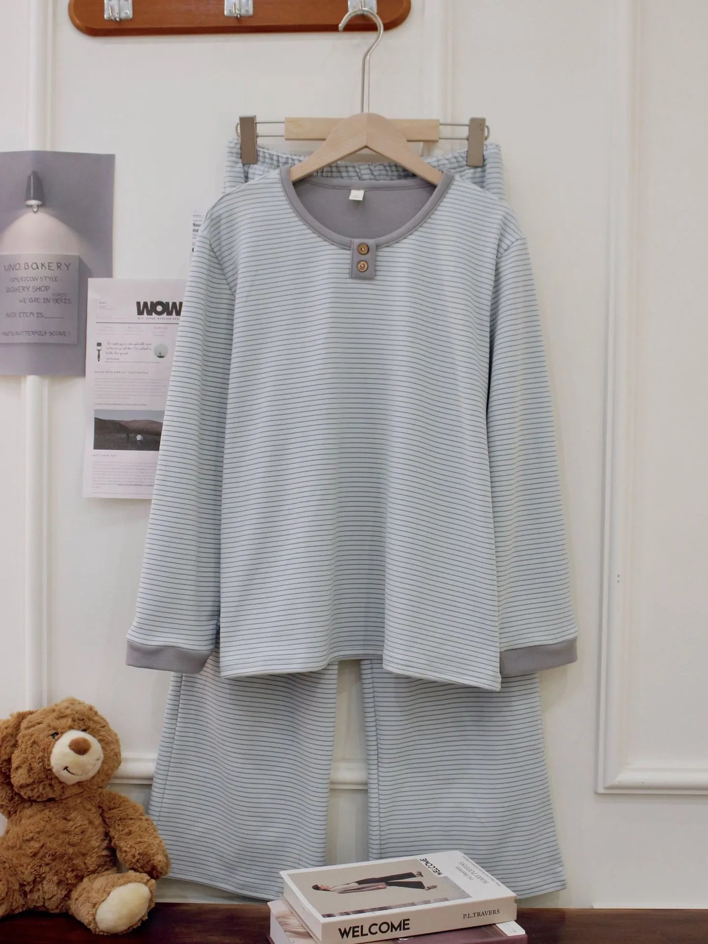 Round neck de velvet women's pajama suit with long-sleeved top and striped trousers in light blue