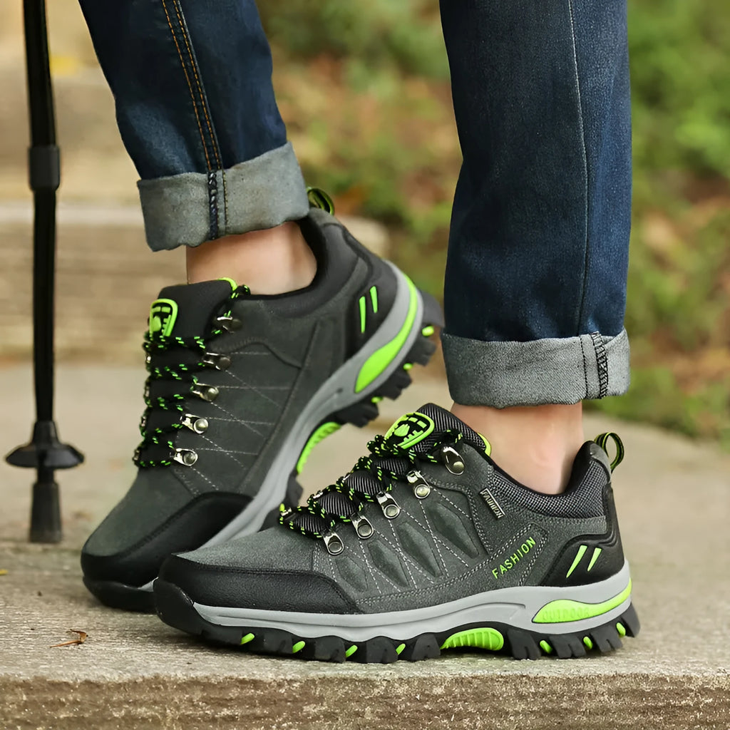 Outdoor hiking shoes low-top rubber sole solid colour design for off-road trekking