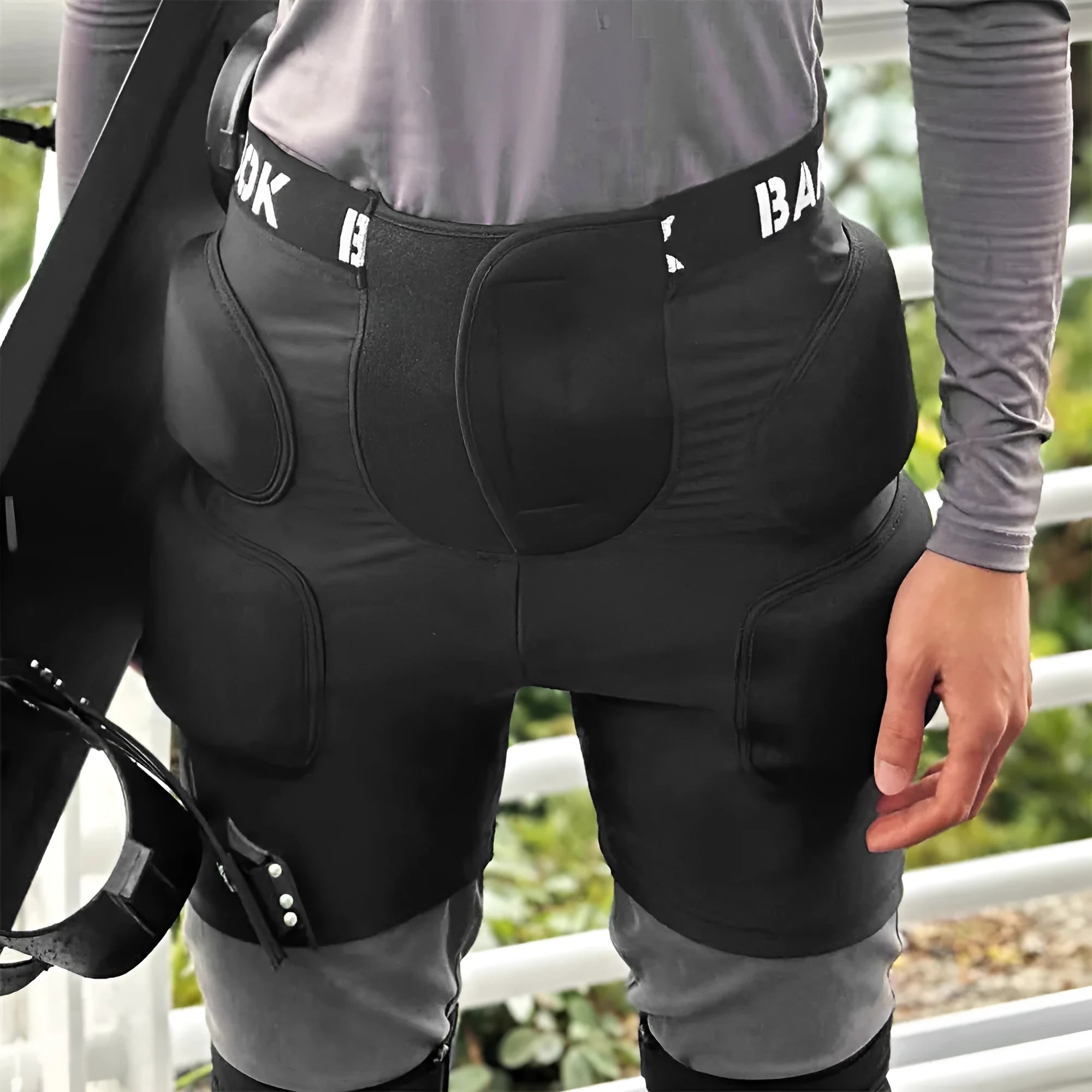 Black spandex hip protection pad with NBR foam for skating and skiing.