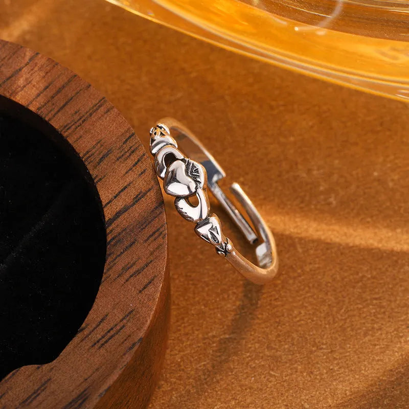 Open ring for women in retro silver with a detailed heart shape design on a copper base.