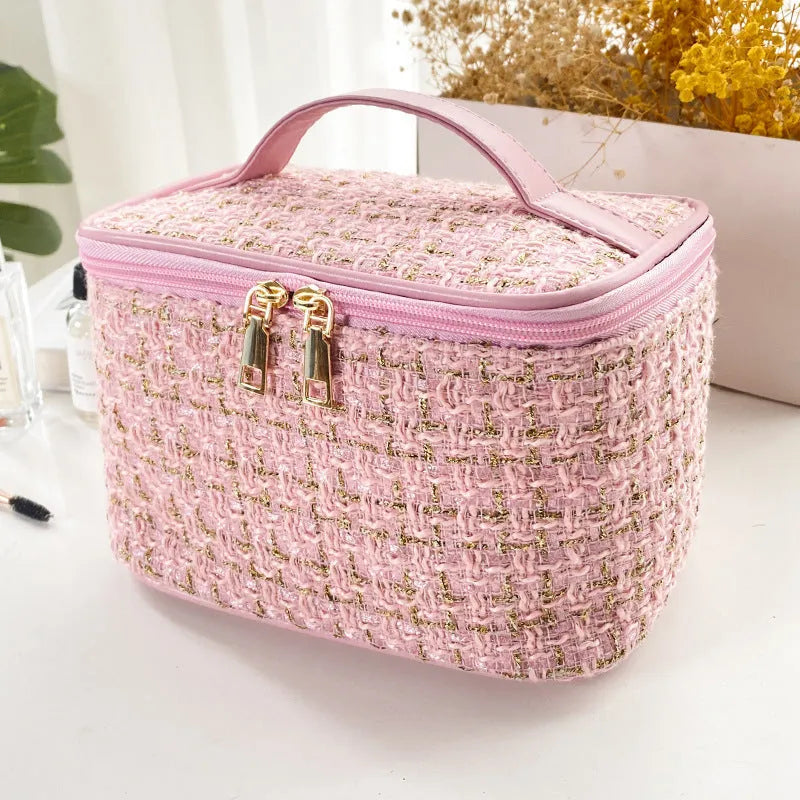 Large capacity plaid polyester makeup bag 21 x 14 cm in black with zipper closure