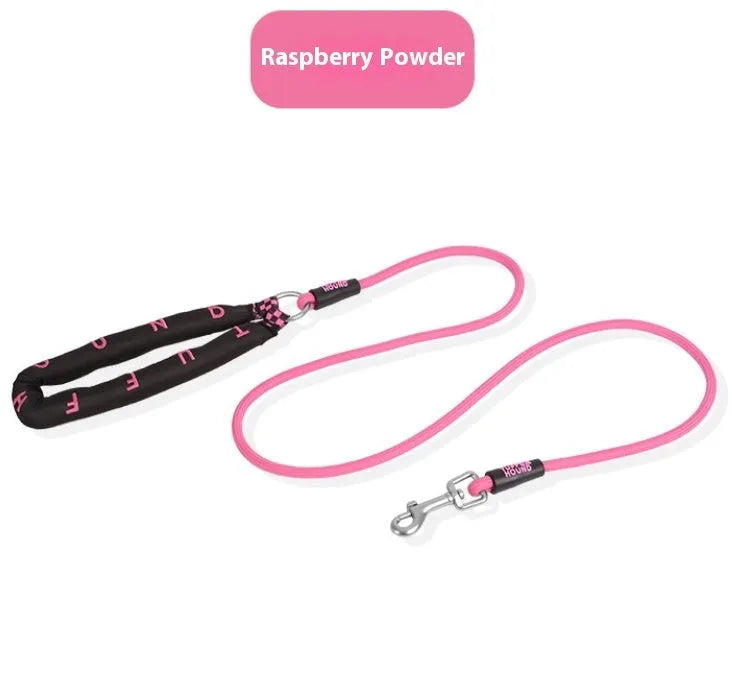 Polyester dog leash with hand holding loop measuring 150cm in length