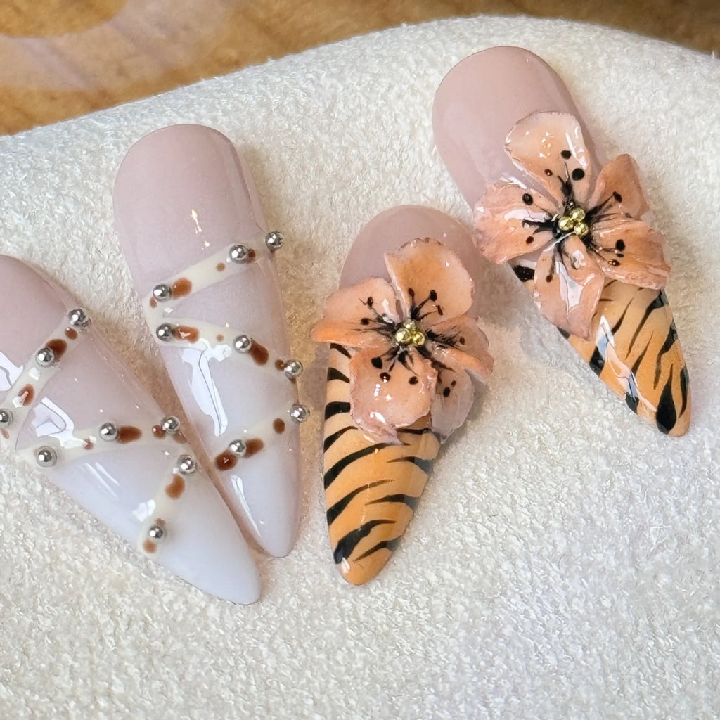 Leopard print false nails with cross and flower patterns in French style, shown in sizes XS S M L.
