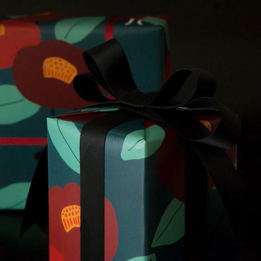 Green waterproof Christmas gift box with Camellia design and fixed tray
