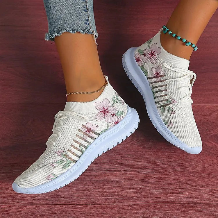 Women's milky white mesh flyknit running shoes with rubber sole and round toe design