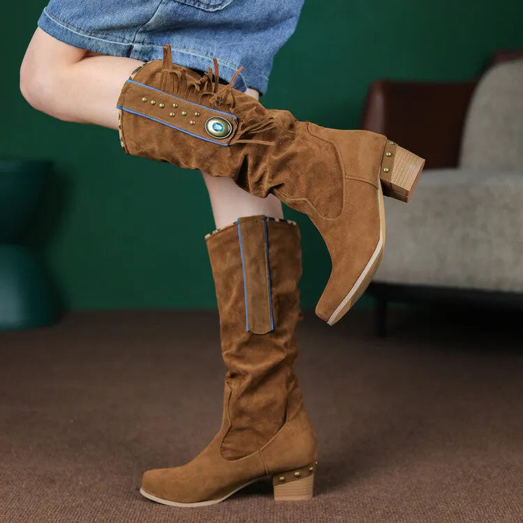 Woman square heel shoe booties in faux suede, black colour, side view