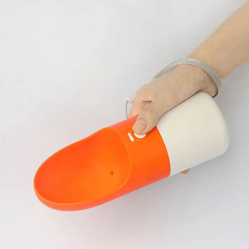 Moestar Rocket pet drinking cup in white-grey colour with one-button lock system and 270ml capacity