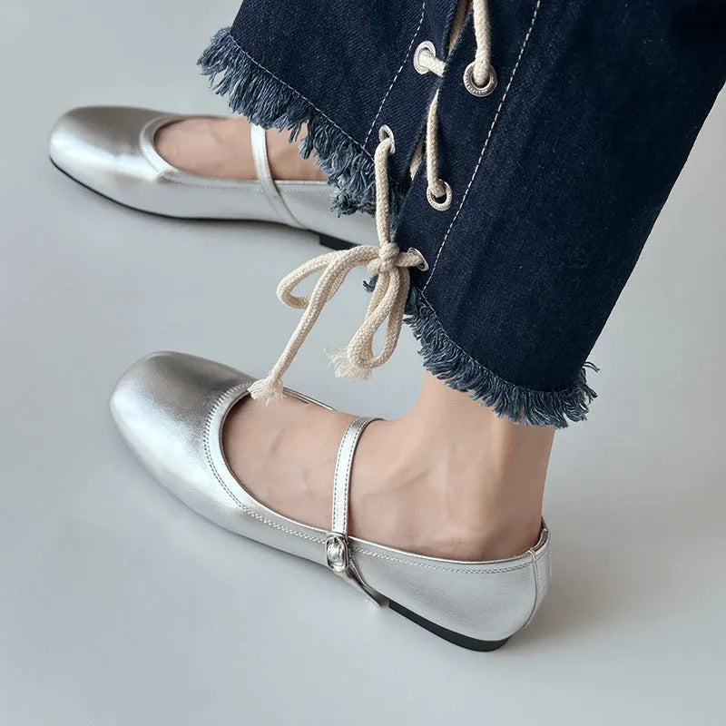 Women's retro black sheepskin Mary Jane flat shoes with a round toe and ankle strap on a rubber sole.