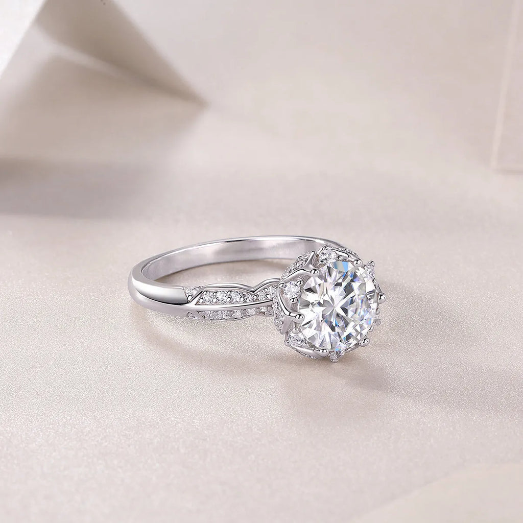Life Theater 2 carat moissanite wedding ring set S925 silver platinum plated on white background