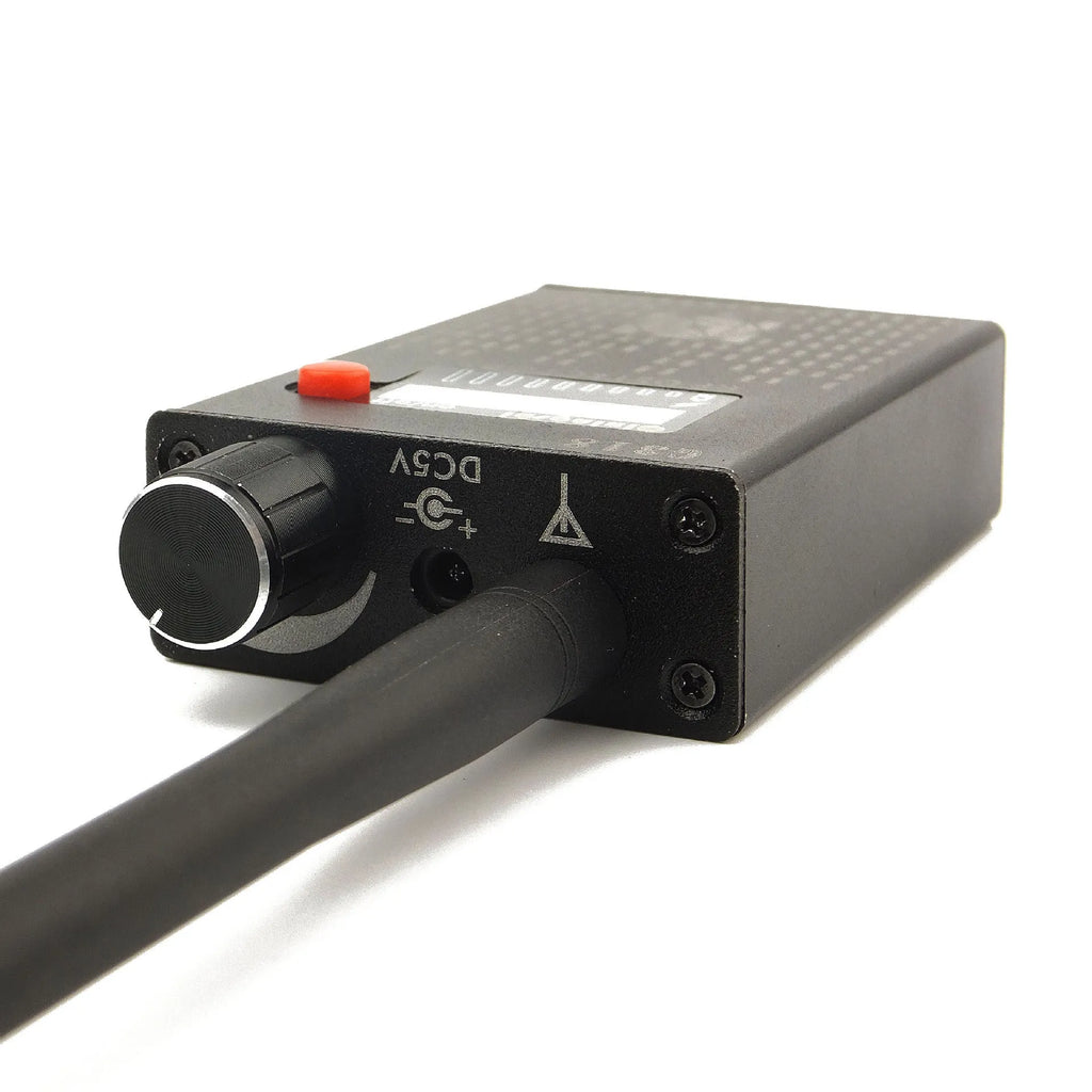 G318 professional anti-eavesdropping signal detector unit showing its compact size.