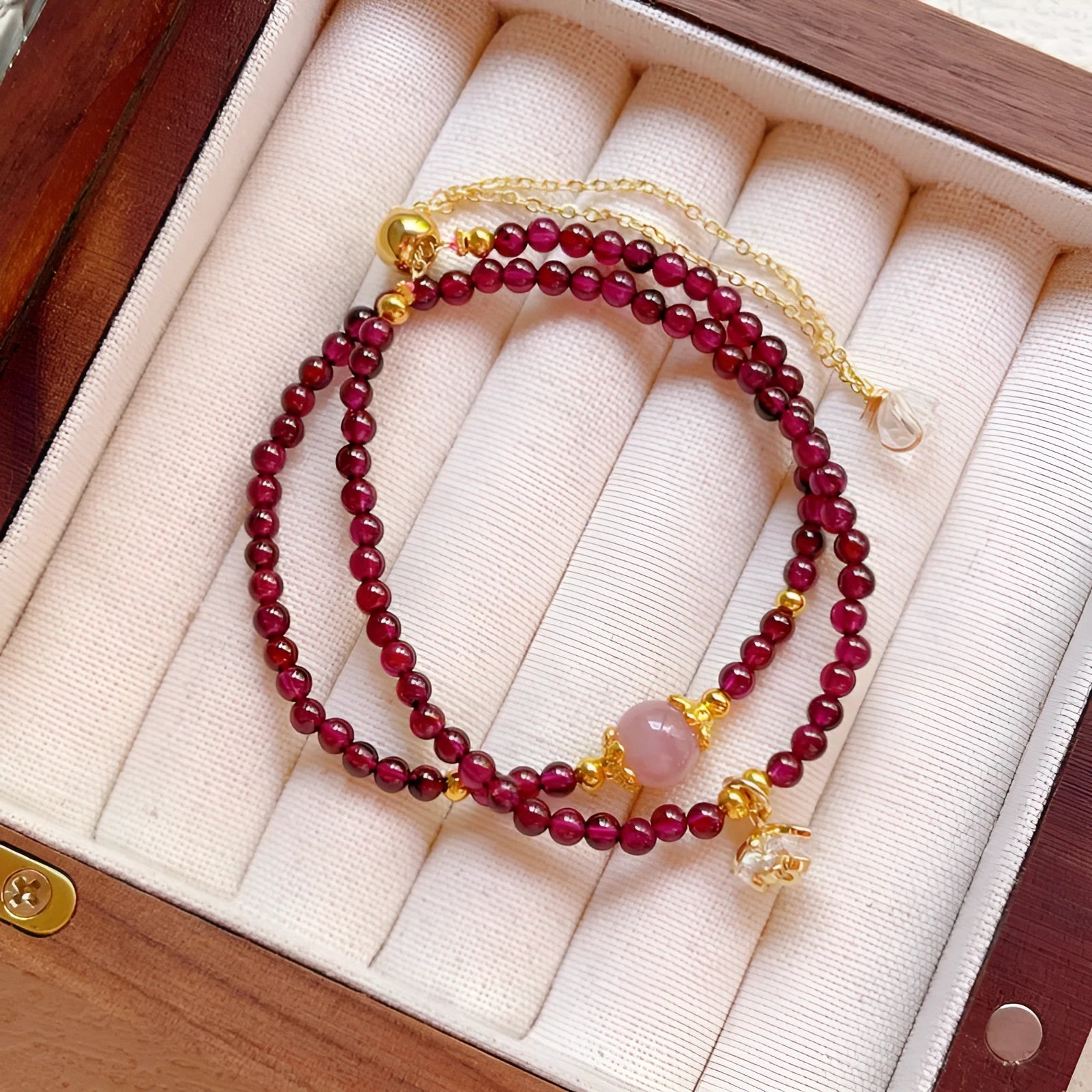 Natural garnet bracelet for women with double ring design and manual craftsmanship