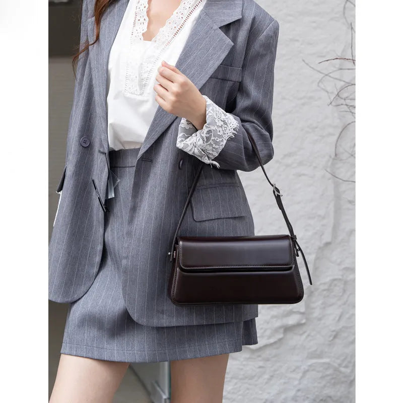 Genuine leather horizontal clamshell shoulder messenger bag medium 24.5cm available in black brown chocolate red