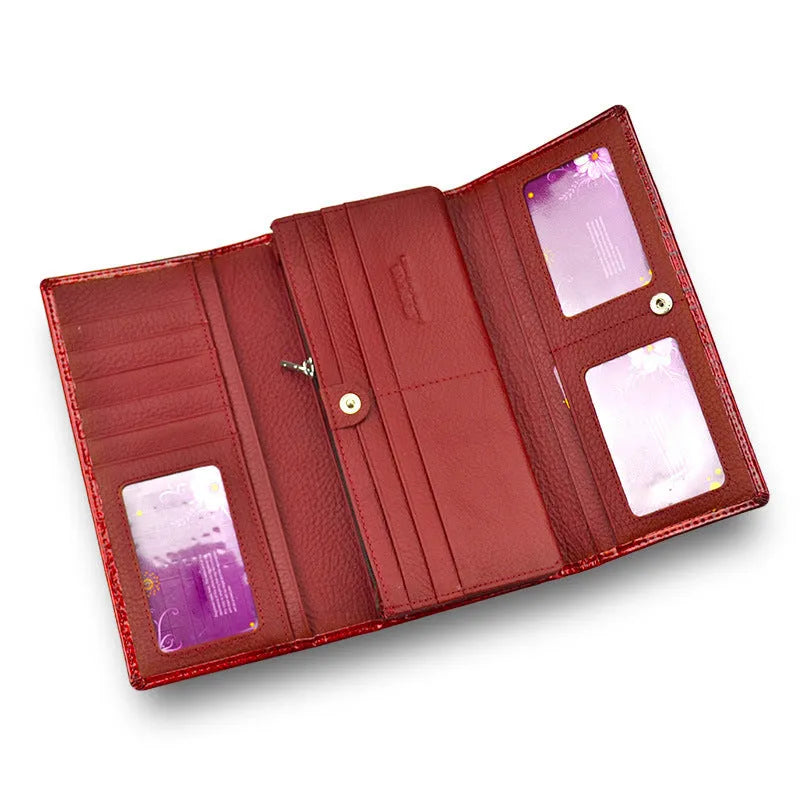 Women's leather coin purse with crocodile pattern in wine red colour