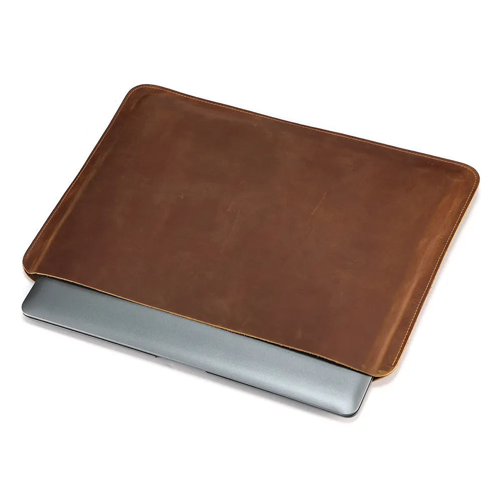 Men's brown horizontal computer bag in genuine Crazy Horse leather with liner design