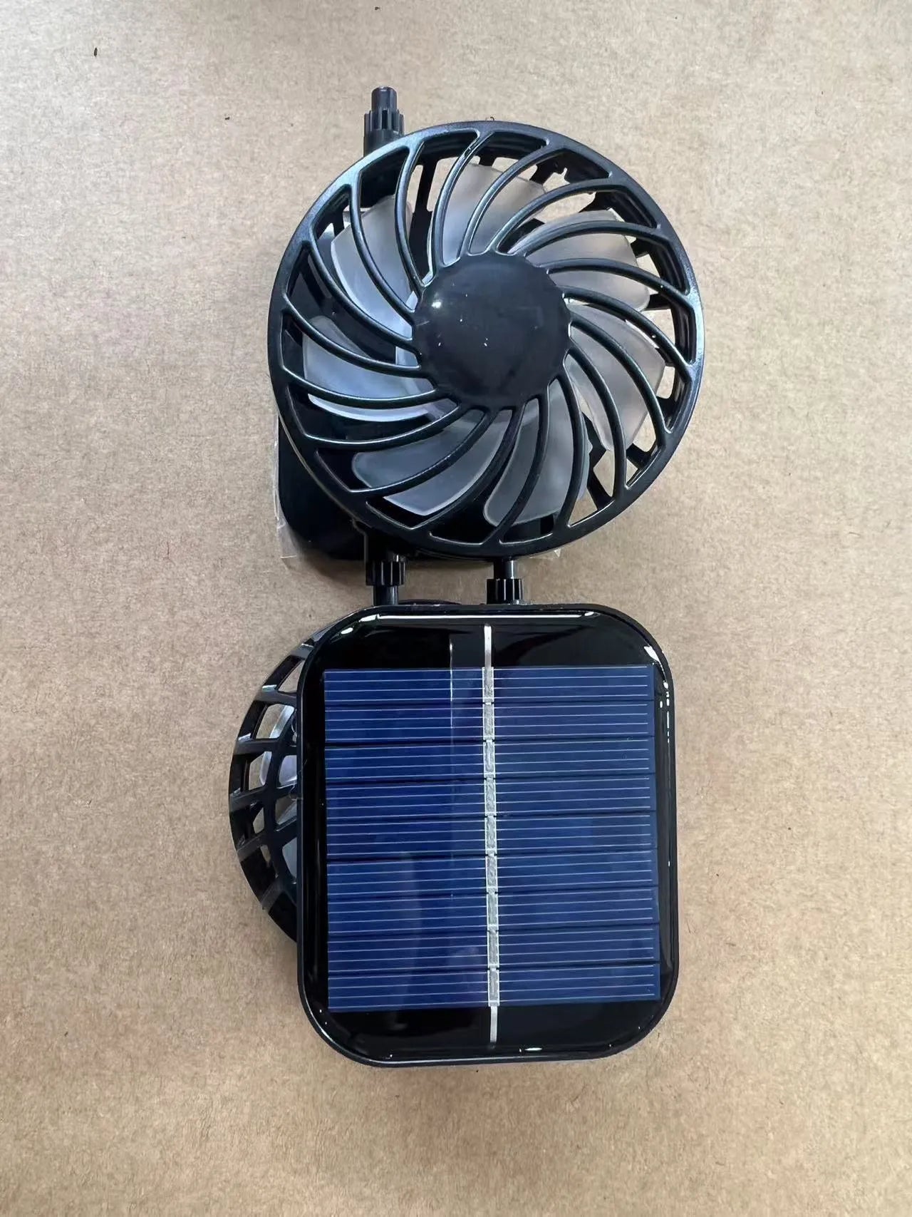 Men's grey solar cooling cap with large eave and visible fan unit on the front.