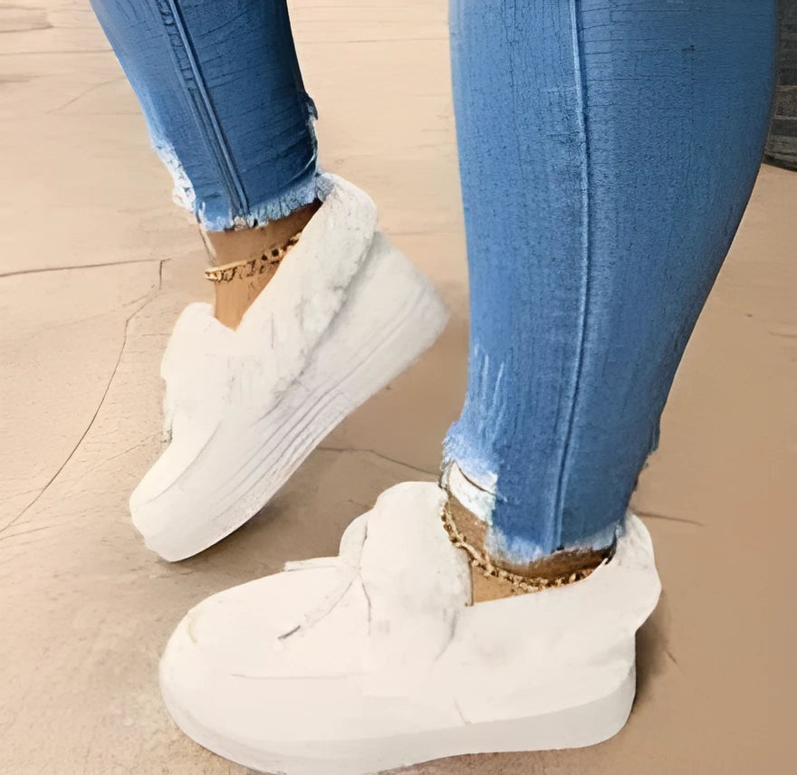 Cotton casual shoes with velvet lining and rubber anti-slip soles in round toe design