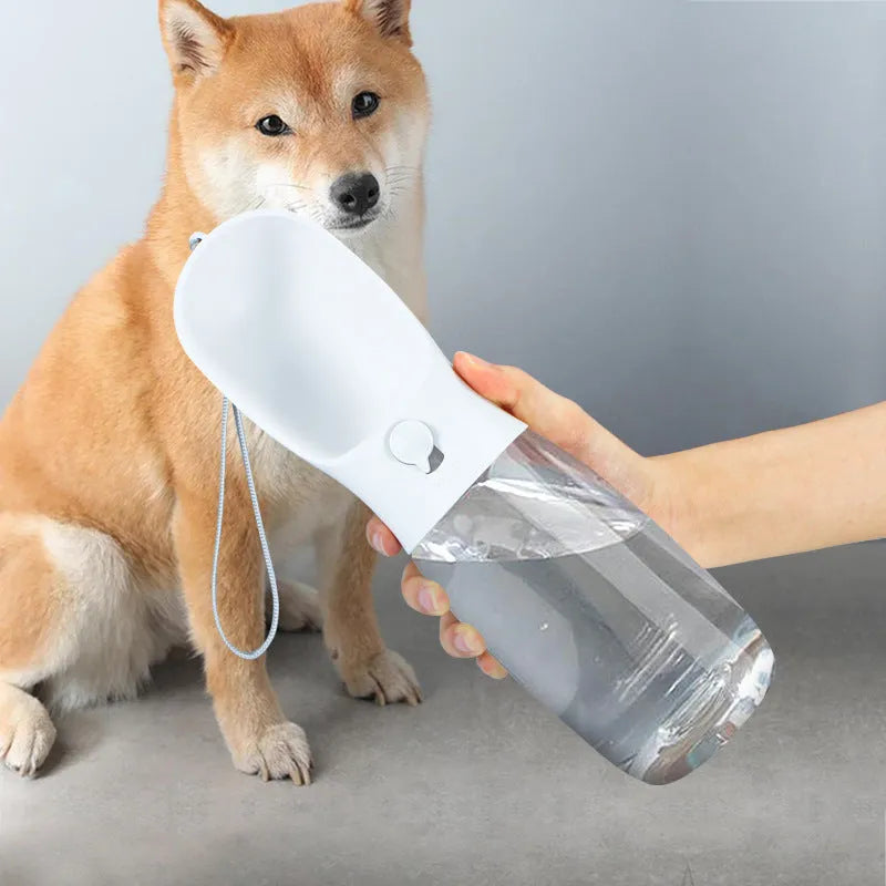 Large capacity outdoor portable travel pet water bottle 550ml in green with built-in drinking bowl