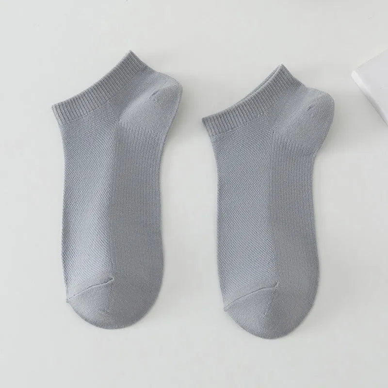 Men's low-cut solid colour polyester boat socks shown in multiple colour options