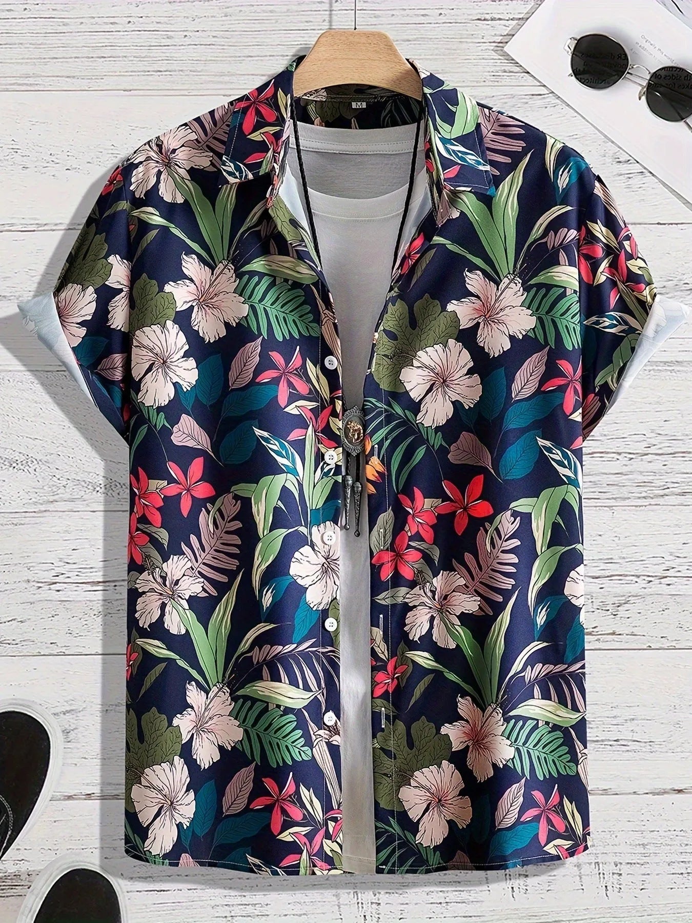 Men's floral pattern short sleeve shirt with loose cardigan fit for summer casual wear