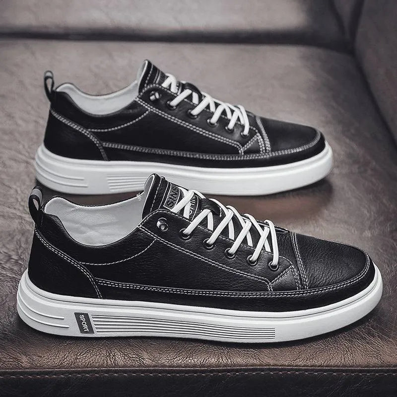 Men's casual summer shoes in white with round toe and flat low-heel sole