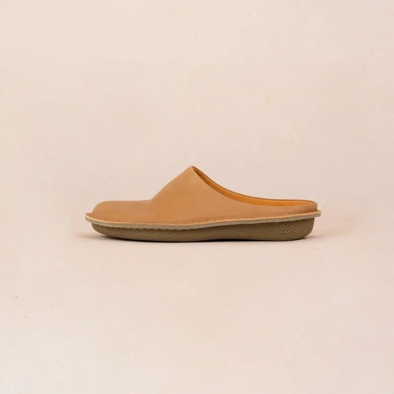 Soft soled lazy toe slippers in cowhide leather, yellow colour, for outdoor wear