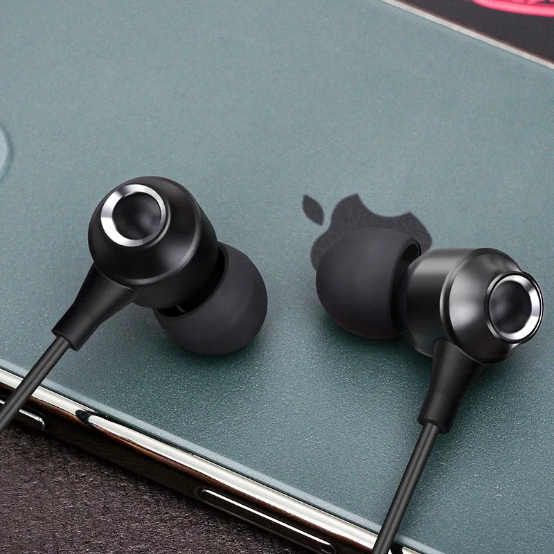 In-ear wired headphones with 3.5mm straight plug, 1.2m TPE cable, and silicone ear tips
