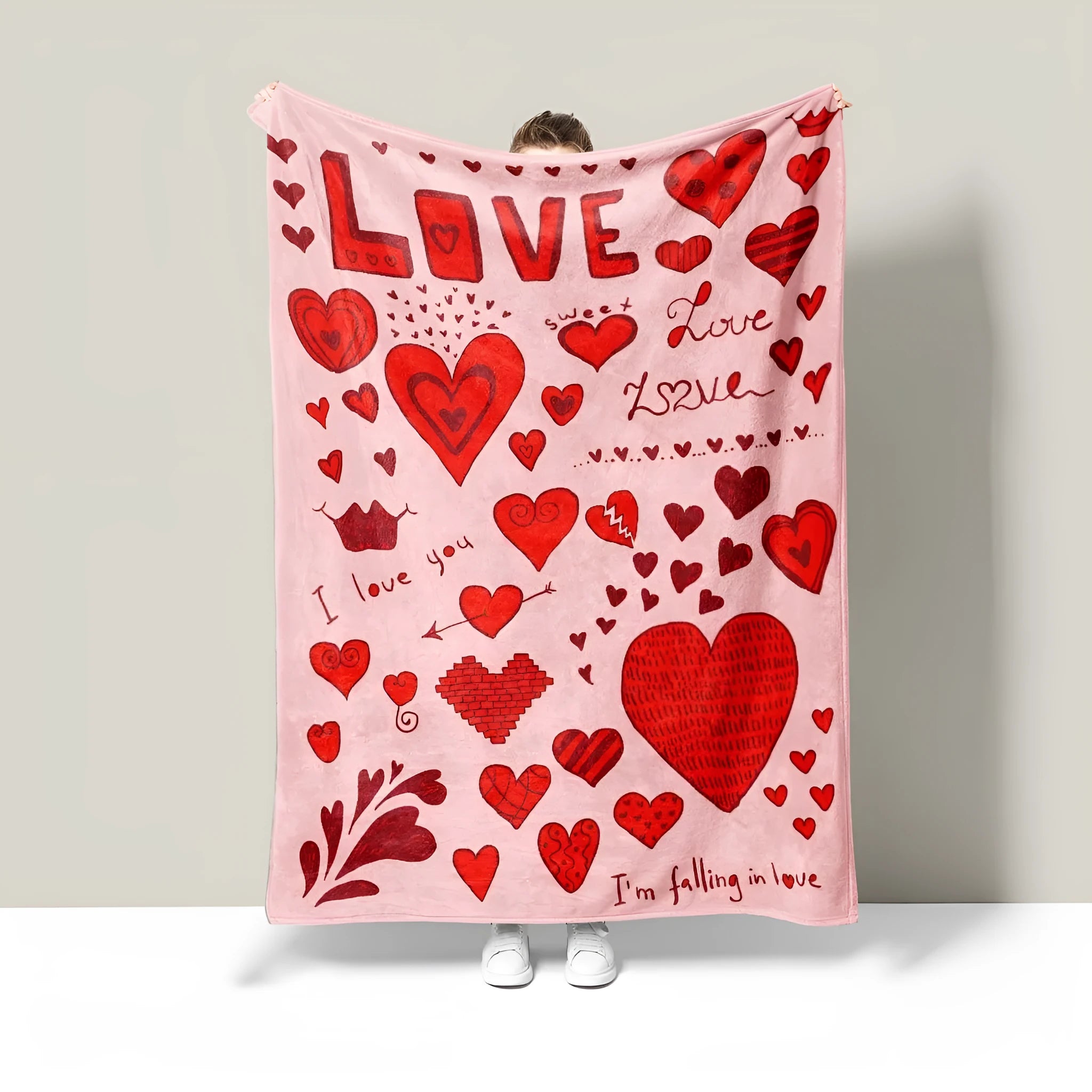 Heart printing polyester fibre blanket in modern simplicity style, available in multiple colours and sizes for warm lunch breaks