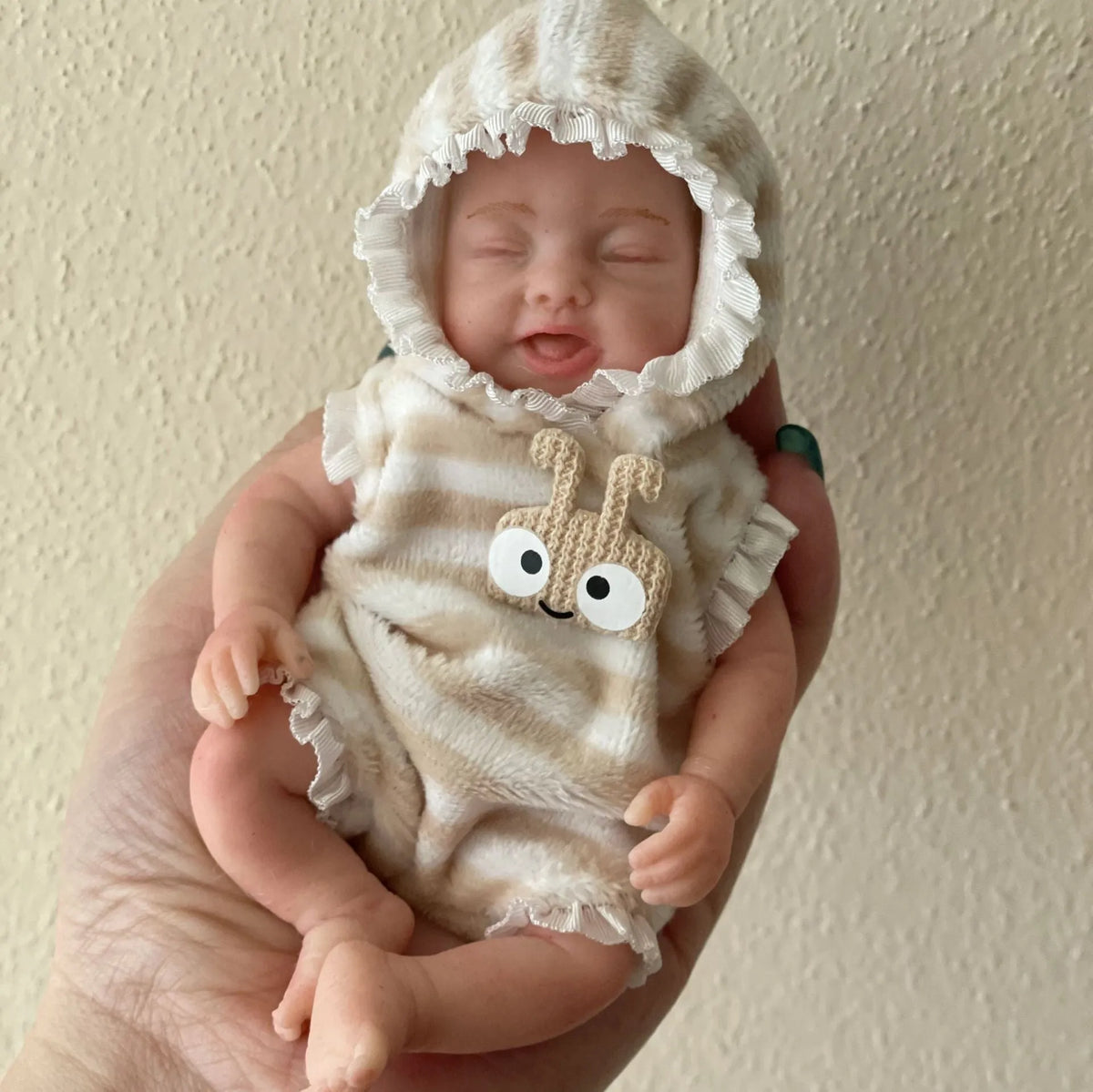15cm solid silicone MINI palm doll simulation baby, bald girl version, on display