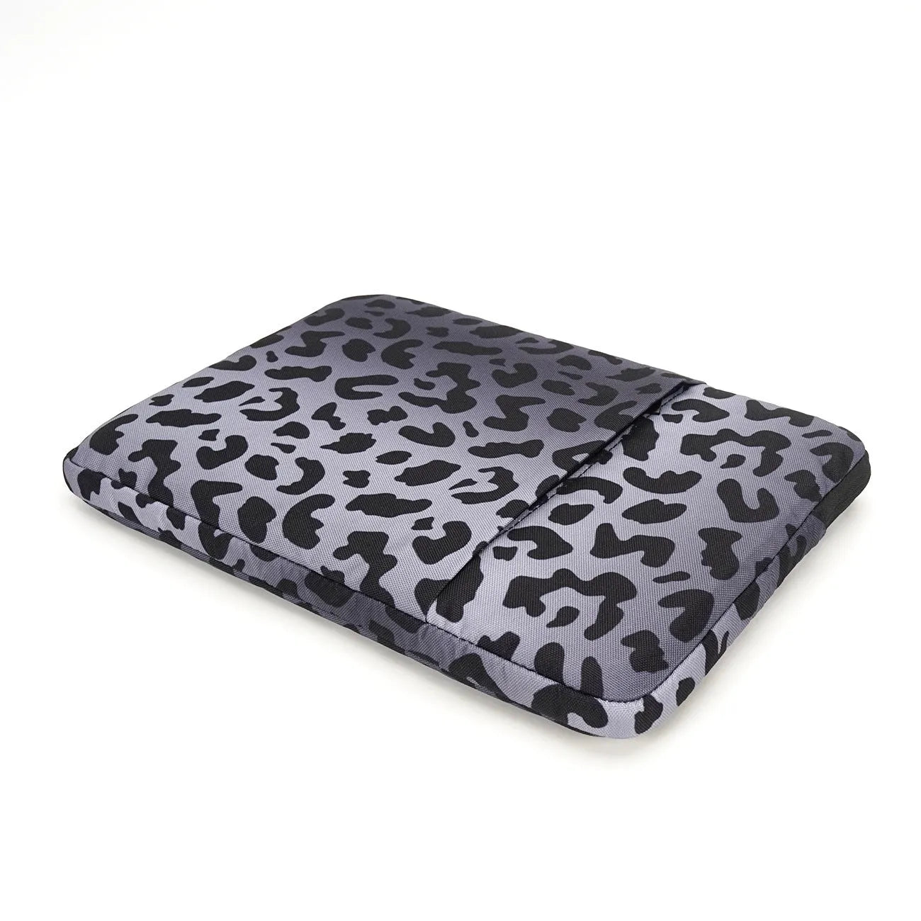 Leopard print laptop sleeve for 13-inch and 15.6-inch computers with anti-shock flannel lining
