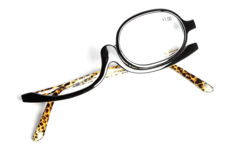 Women's presbyopic glasses with black frame and leopard print temples for reading